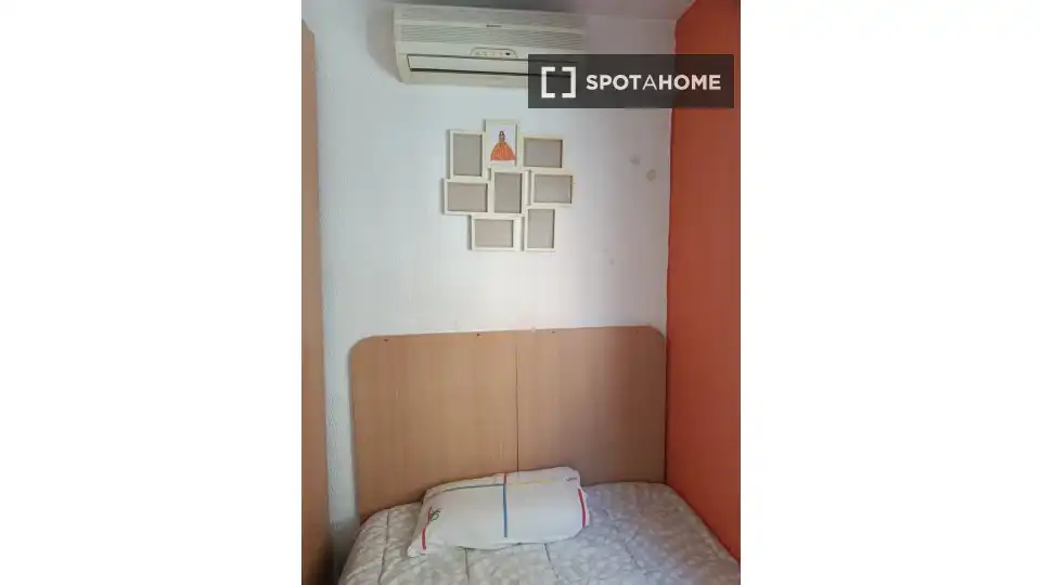 Schlafzimmer von Wohnung zur untervermieten in Madrid mit Klimaanlage, Terrasse und Möbliert