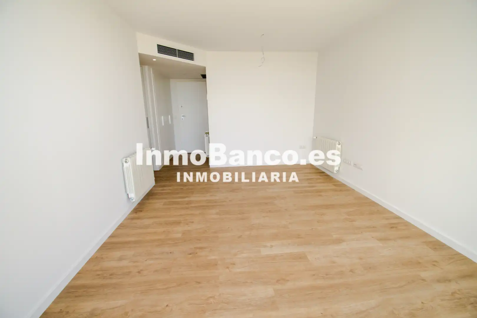 Flat for rent in Valencia  with Air Conditioner, Heating and Storage room