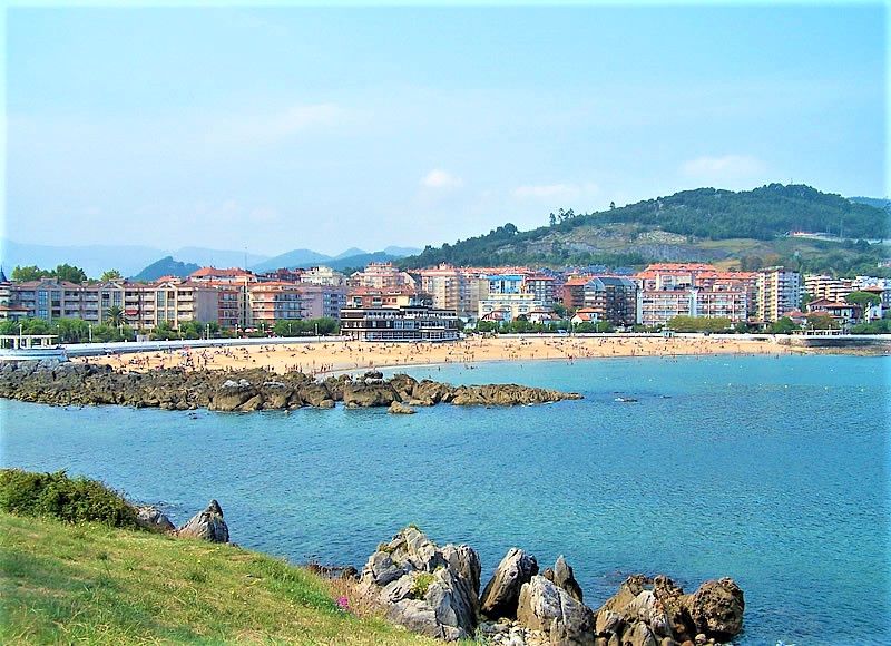 Vista exterior de Pis en venda en Castro-Urdiales amb Calefacció, Parquet i Moblat