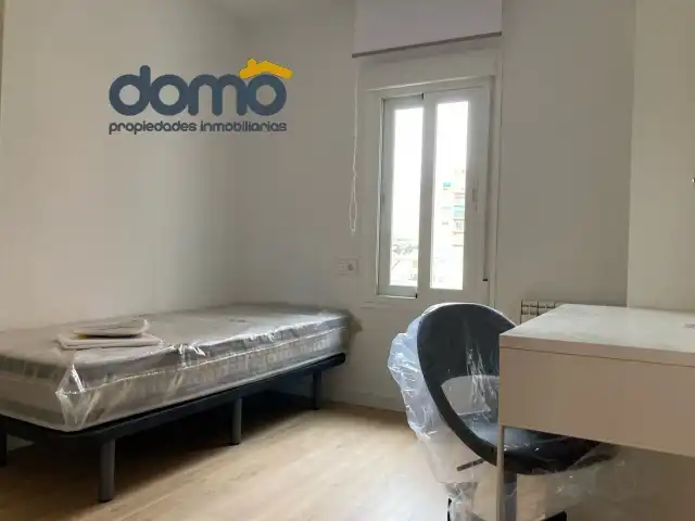 Habitación de Piso de alquiler en Granada con Aire acondicionado, Calefacción y Jardín privado