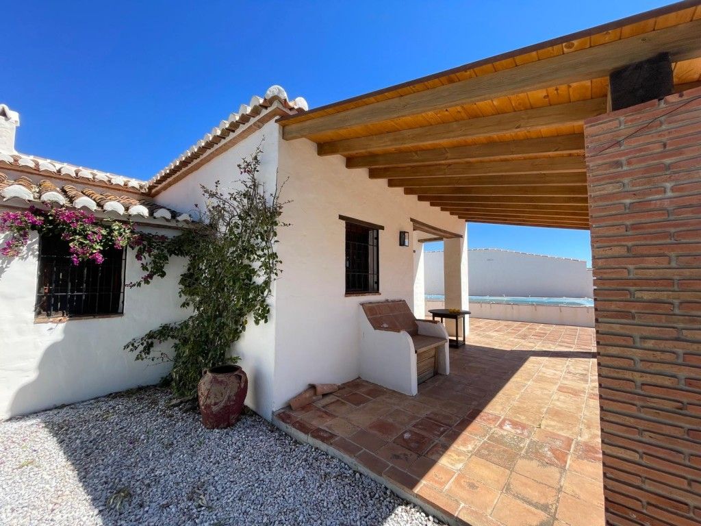 Terrassa de Finca rústica en venda en Almáchar amb Jardí privat, Terrassa i Piscina