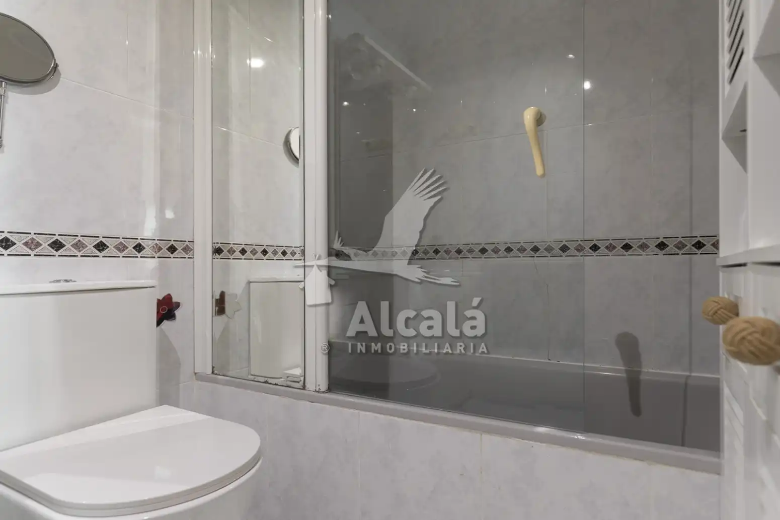 Bathroom of Flat for sale in Alcalá de Henares  with Air Conditioner, Heating and Private garden