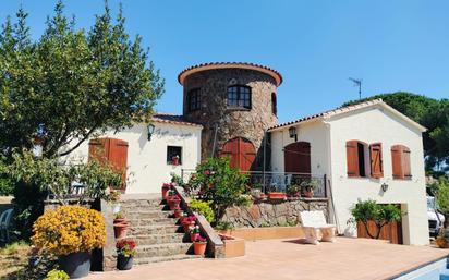 Vista exterior de Casa o xalet en venda en Calonge amb Terrassa, Piscina i Balcó