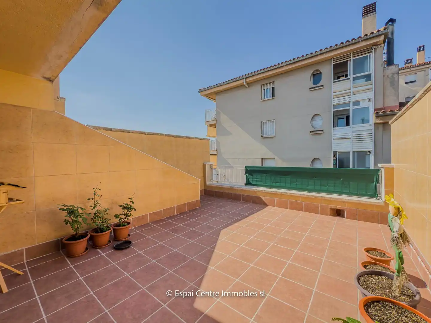 Terrasse von Einfamilien-Reihenhaus zum Verkauf in Terrassa mit Heizung und Terrasse