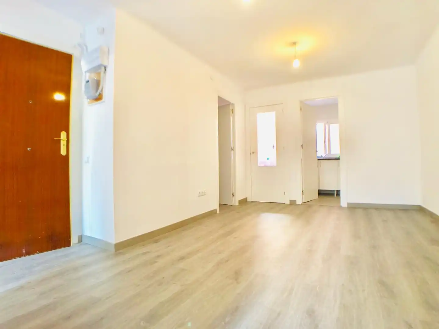 Flat for sale in L'Hospitalet de Llobregat  with Parquet flooring