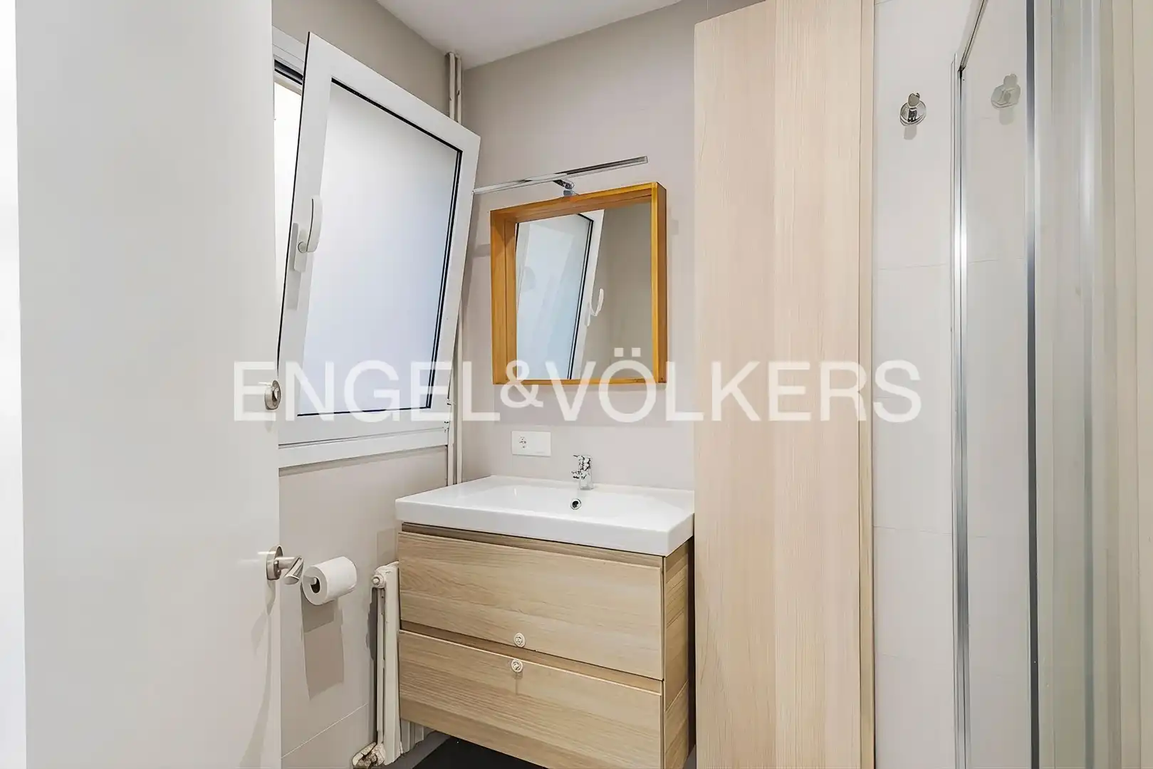 Badezimmer von Dachboden zum Verkauf in Barcelona mit Klimaanlage, Heizung und Terrasse