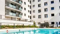 Swimming pool of Flat to rent in  Madrid Capital  with Air Conditioner, Storage room and Oven