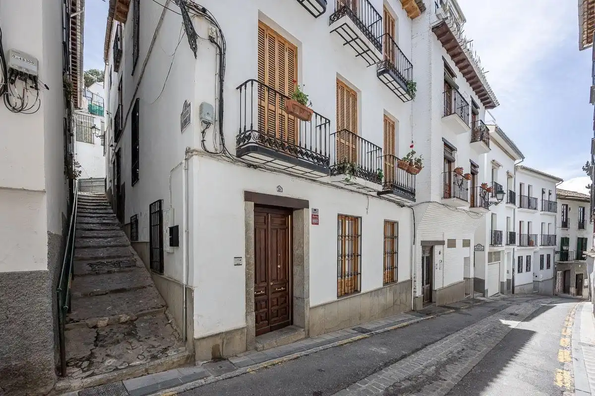 Vista exterior de Casa o xalet de lloguer en Granada amb Calefacció, Terrassa i Moblat