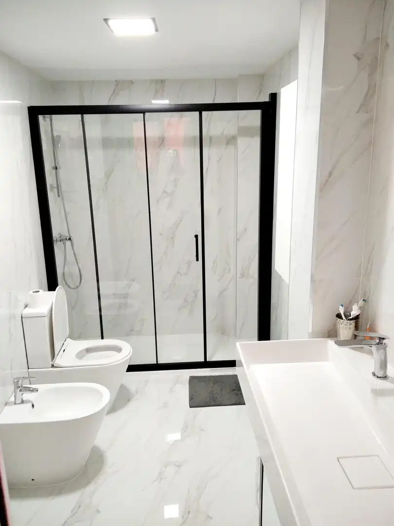 Badezimmer von Wohnungen zum Verkauf in Valencia mit Klimaanlage, Terrasse und Abstellraum