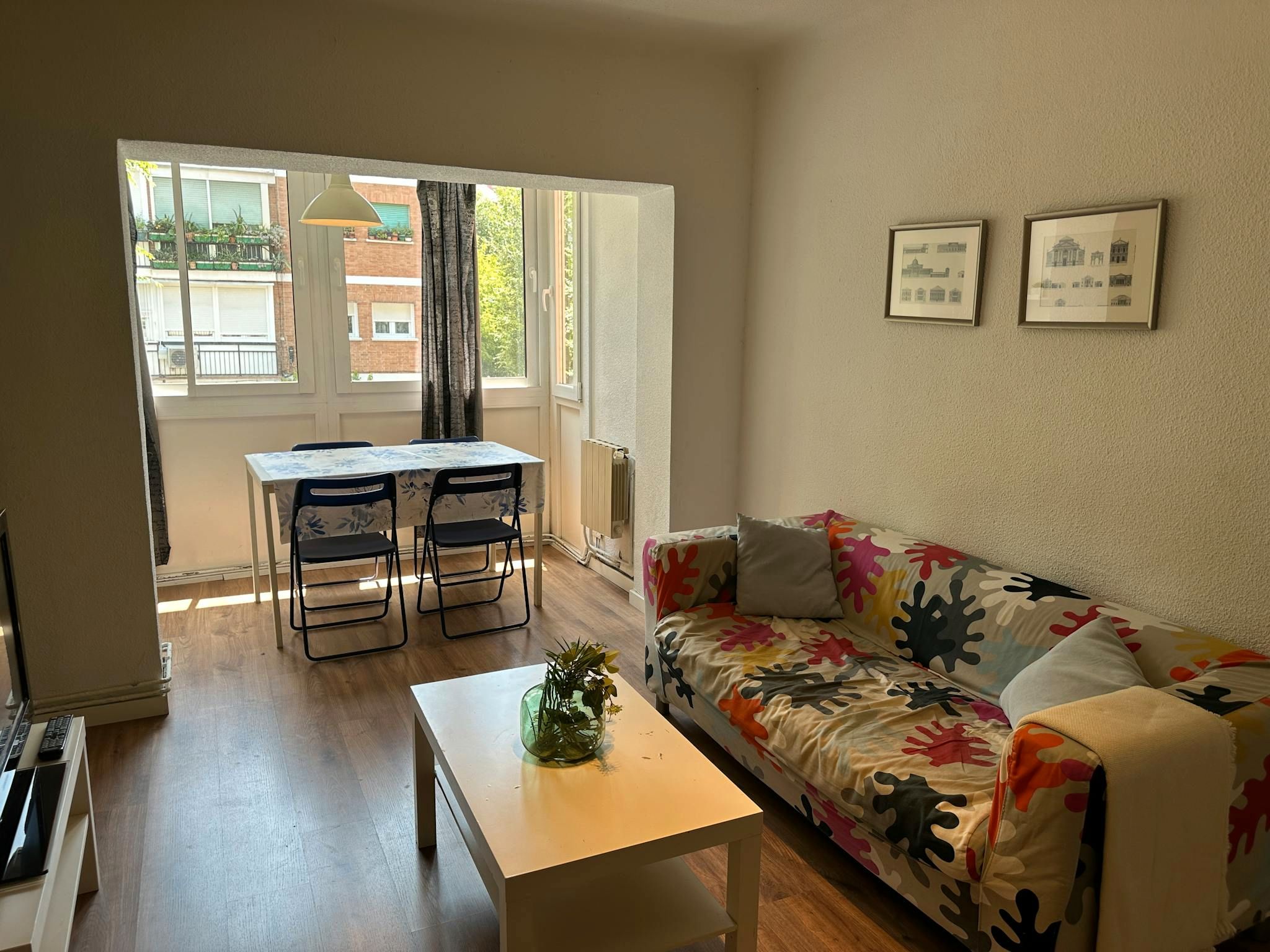 Sala de estar de Piso de alquiler en  Madrid Capital con Calefacción, Amueblado y TV