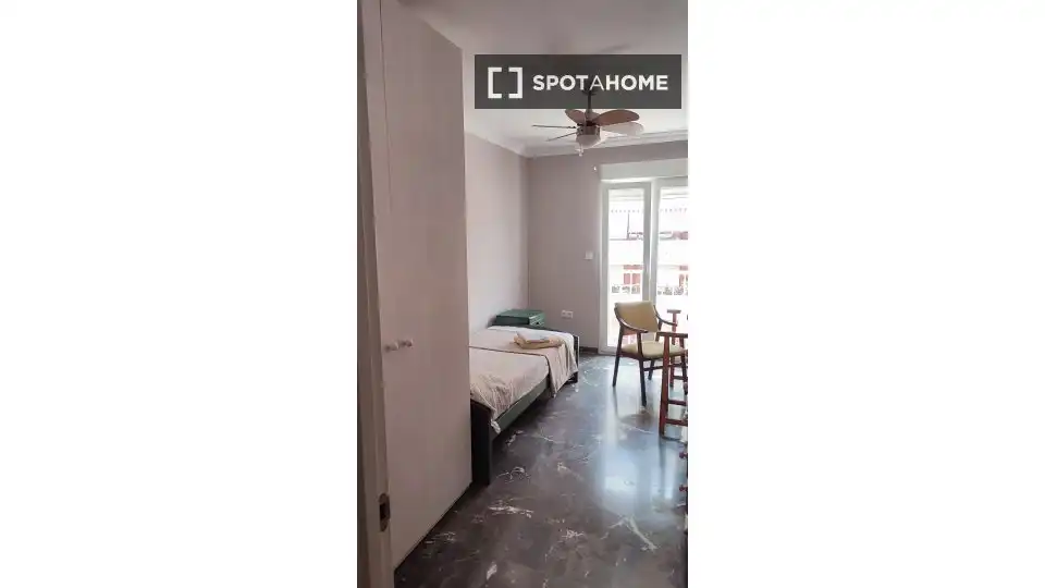 Bedroom of Flat for share in Málaga  with Air Conditioner, Terrace and Furnished