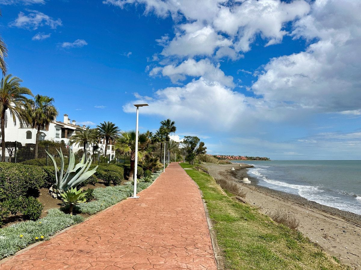 Exterior view of Study for sale in Estepona  with Air Conditioner, Private garden and Terrace
