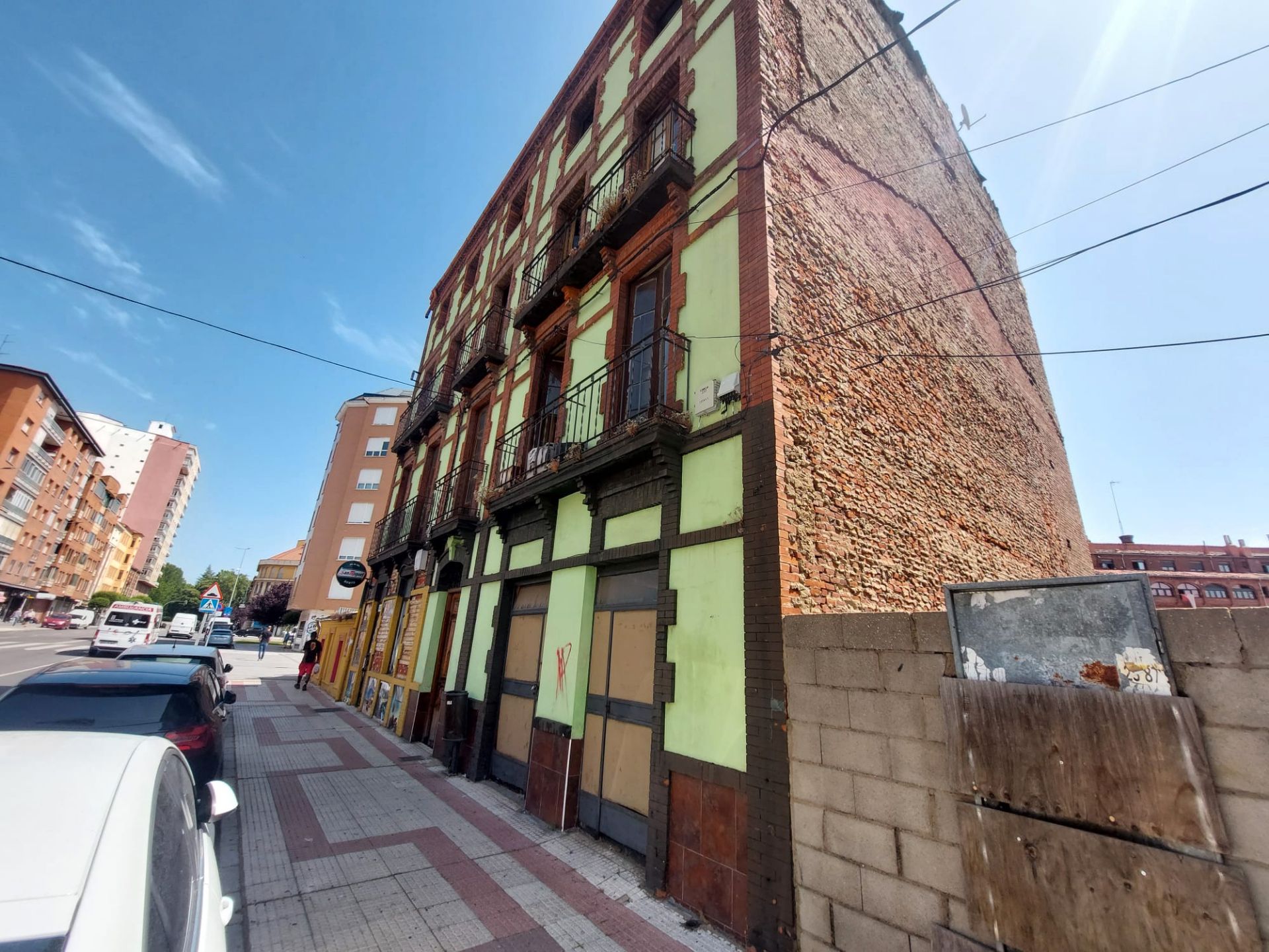 Exterior view of Premises for sale in León Capital 