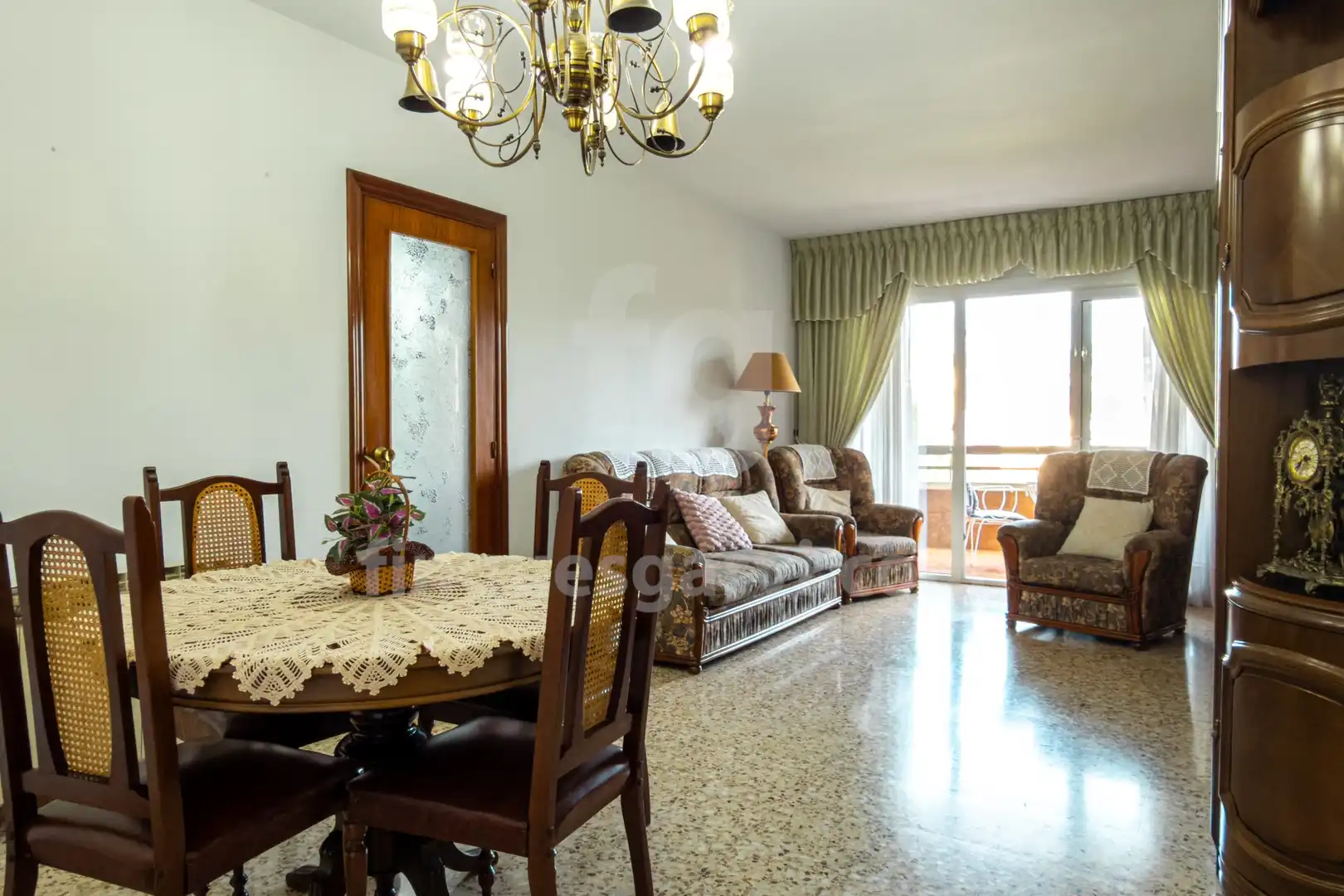 Sala de estar de Piso en venta en L'Hospitalet de Llobregat con Calefacción y Balcón