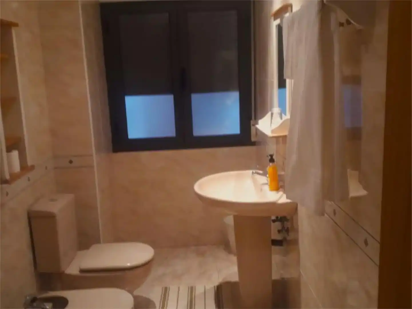 Badezimmer von Wohnung zur Miete in Ponferrada mit Balkon