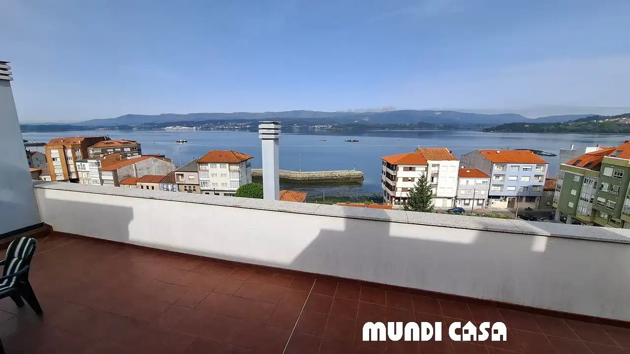 Ático de alquiler en Rianxo con Calefacción, Terraza y Trastero