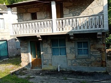 Casa amb jardí en venda a Ourol