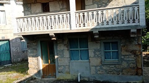 Casa de piedra en entorno rural cercano a Viveiro