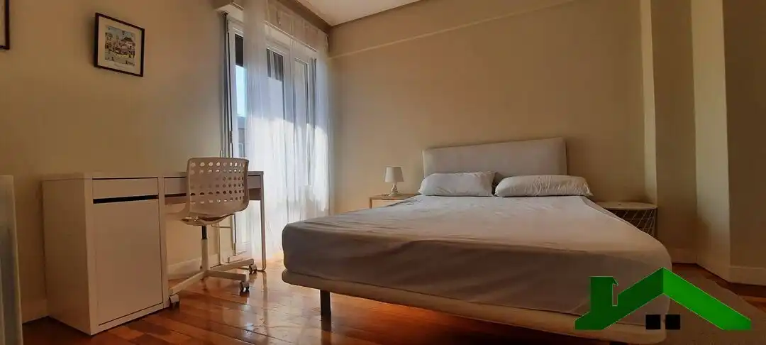 Bedroom of Flat for rent in Bilbao   with Heating and Balcony