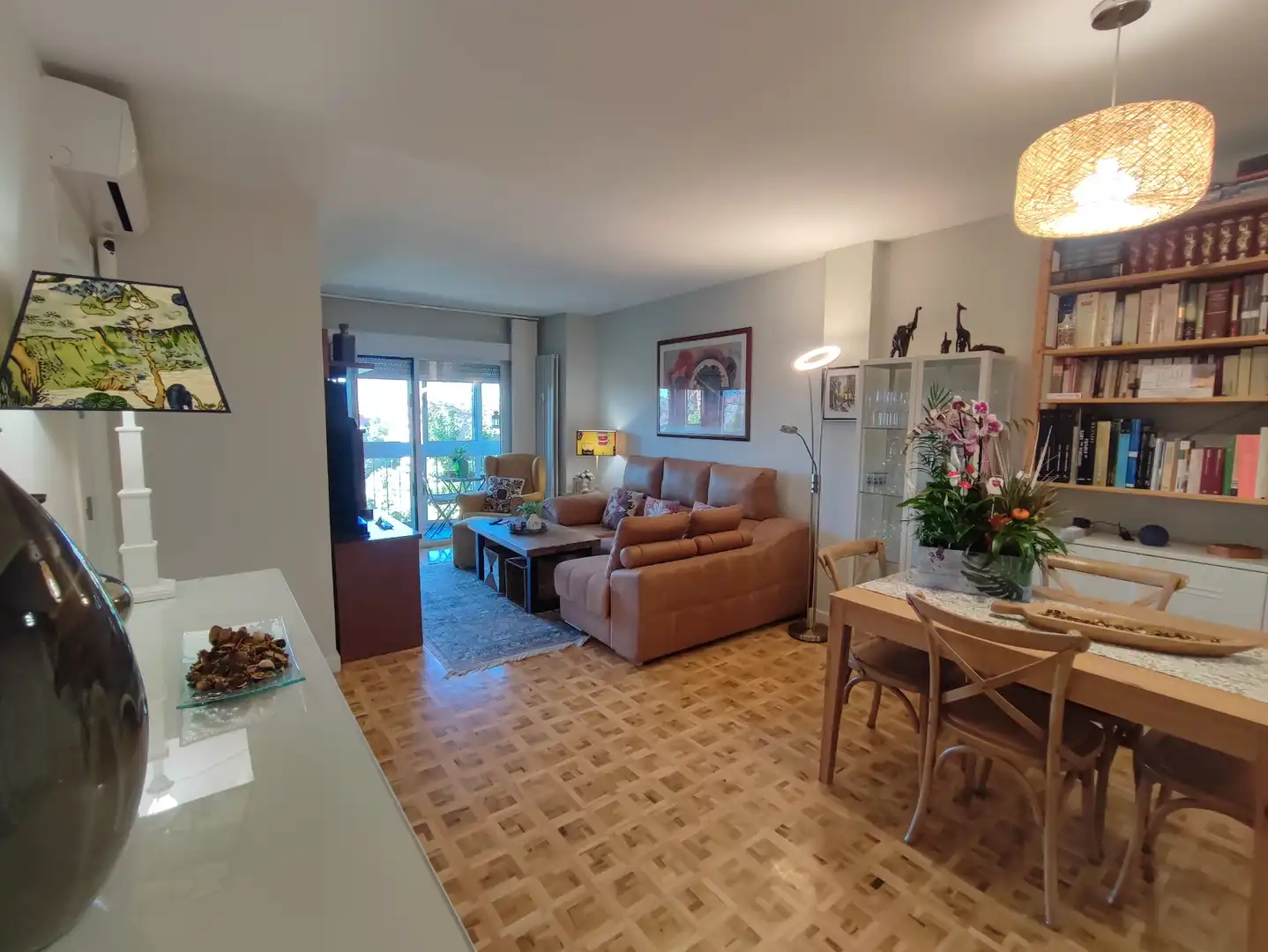 Sala d'estar de Pis en venda en Madrid amb Aire condicionat, Calefacció i Parquet