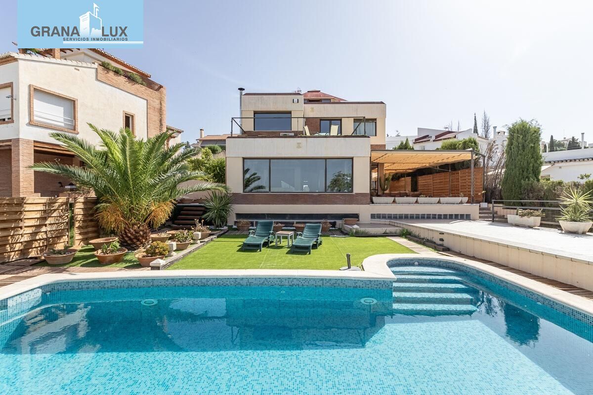 Vista exterior de Casa o chalet en venta en Huétor Vega con Aire acondicionado, Calefacción y Jardín privado