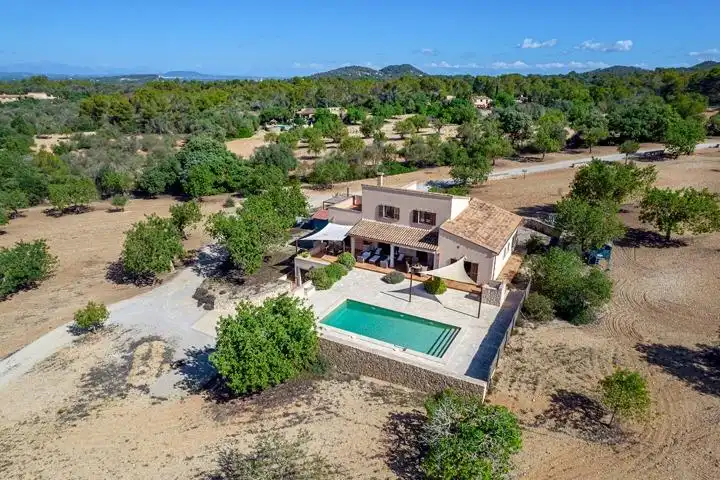 Vista exterior de Finca rústica en venda en Felanitx amb Aire condicionat, Jardí privat i Terrassa