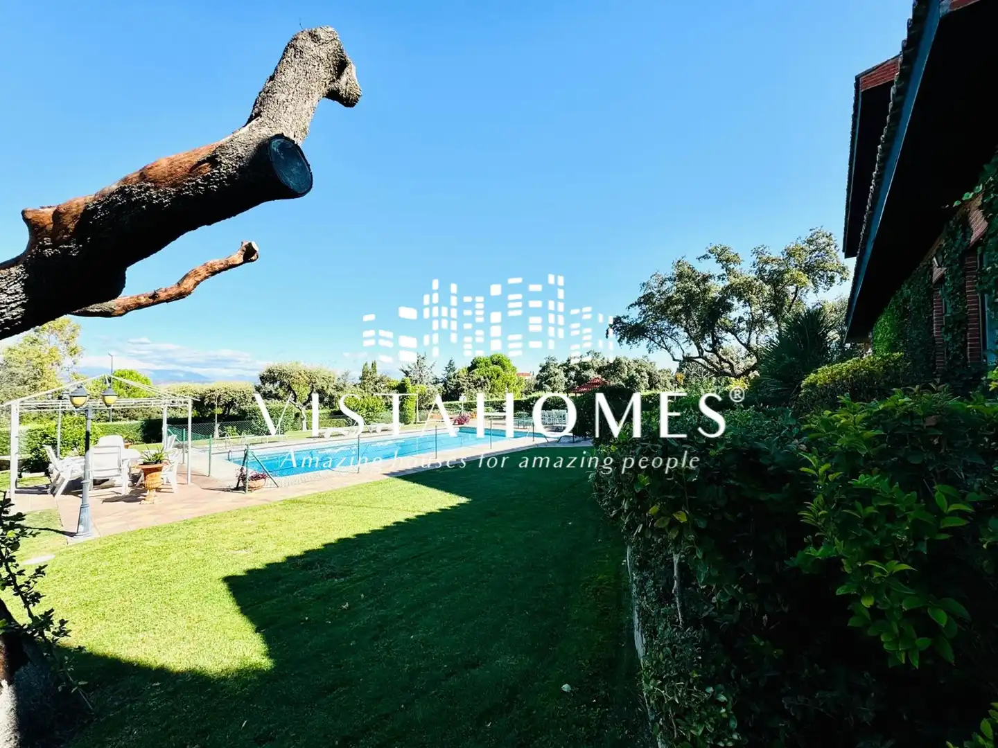 Vista exterior de Casa o xalet en venda en Ciudalcampo amb Aire condicionat, Calefacció i Jardí privat