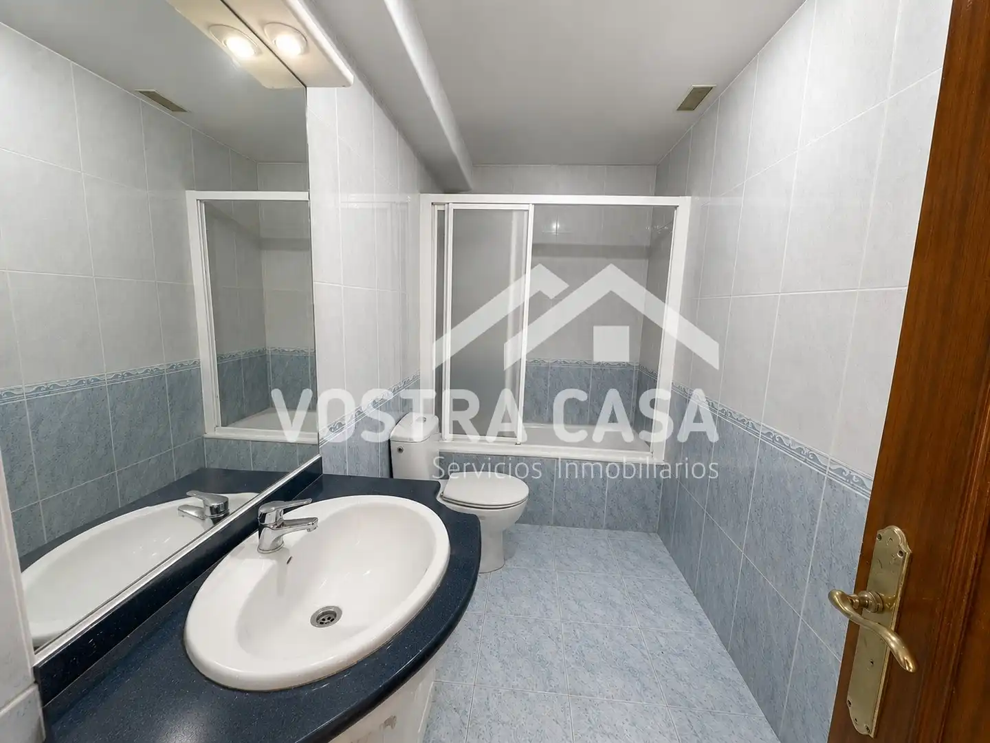 Bathroom of Flat for rent in Valencia  with Air Conditioner