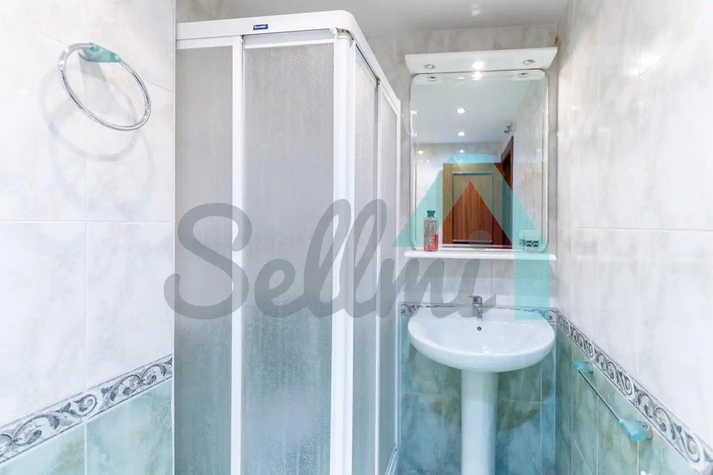 Bathroom of Flat for rent in Lugones