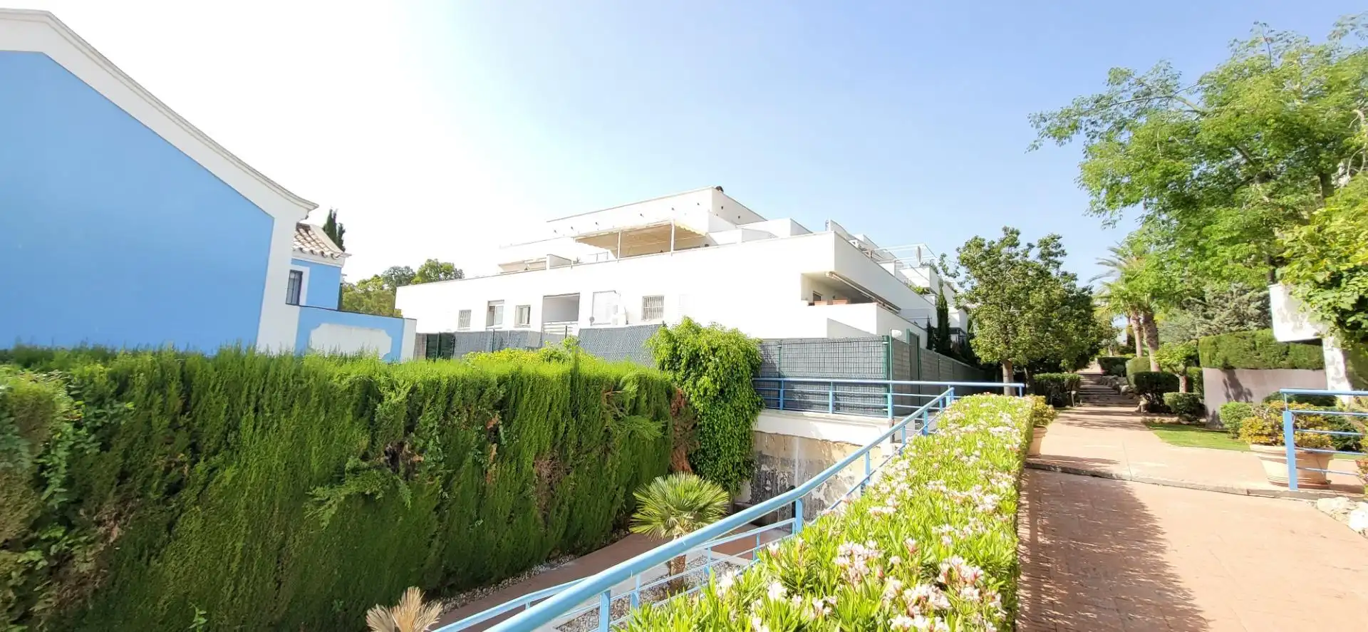 Vista exterior de Apartament de lloguer en Marbella amb Jardí privat, Terrassa i Moblat