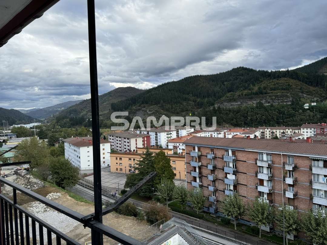 Exterior view of Flat for sale in Arrasate / Mondragón  with Balcony