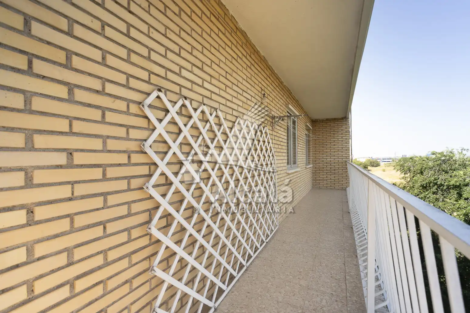 Vista exterior de Piso en venta en Alcalá de Henares con Calefacción, Parquet y Terraza