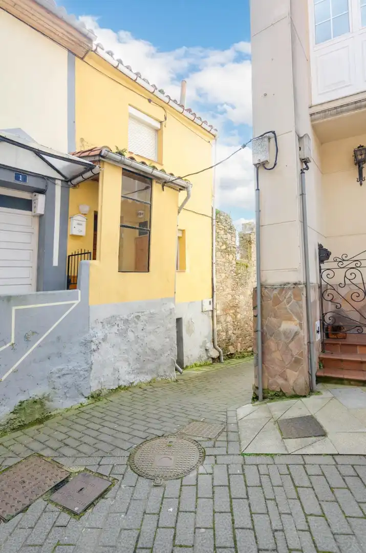 Casa adosada en venta en CIMADEVILLA, 28, Tineo