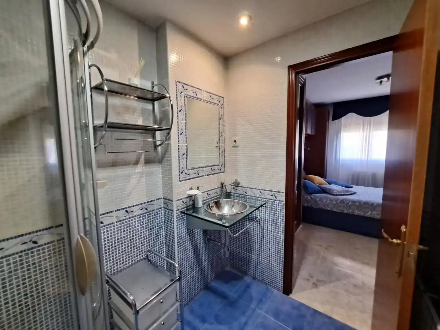 Bathroom of Flat for sale in Parla  with Air Conditioner and Swimming Pool