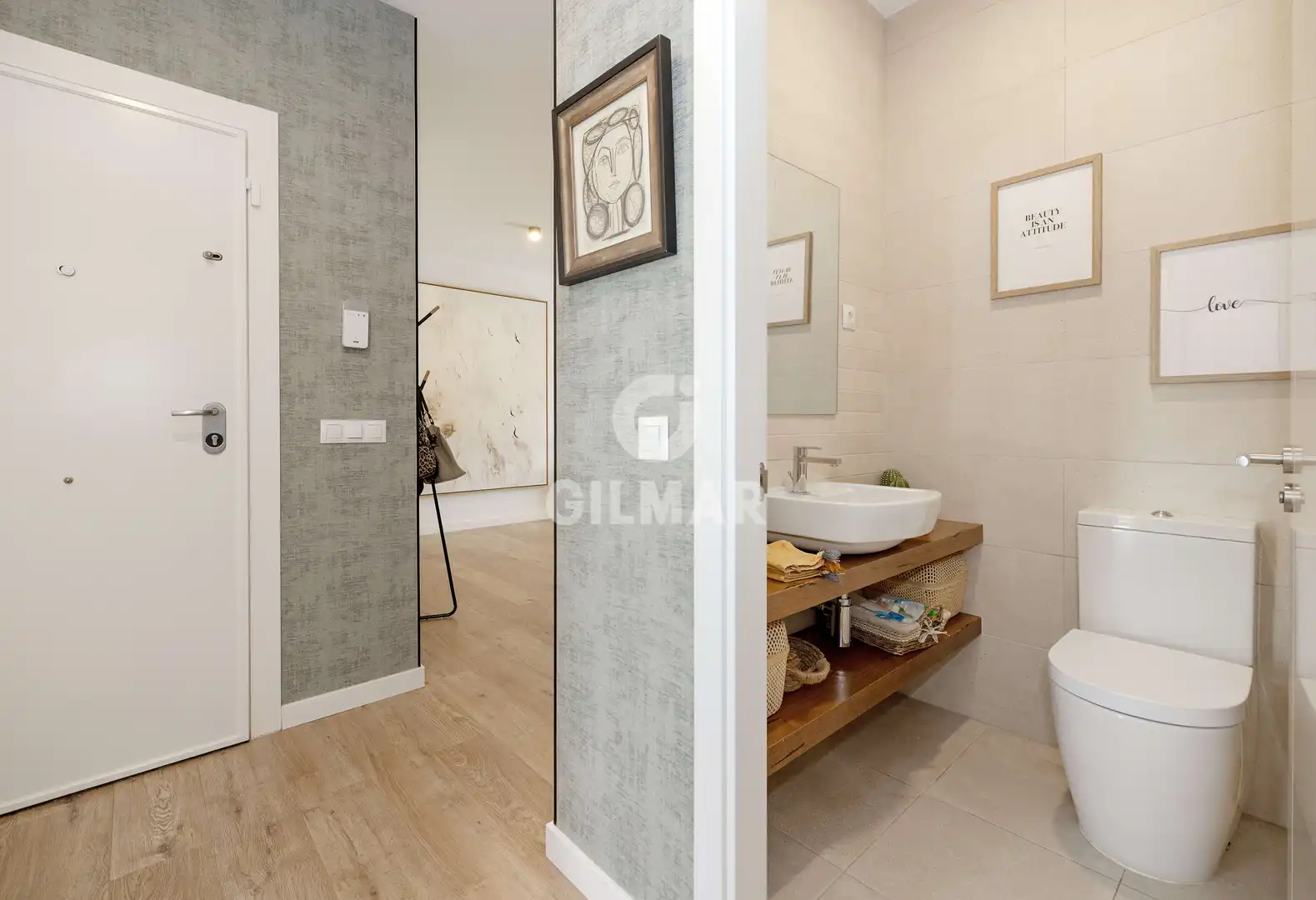 Baño de Piso en venta en Torremolinos con Calefacción, Jardín privado y Trastero