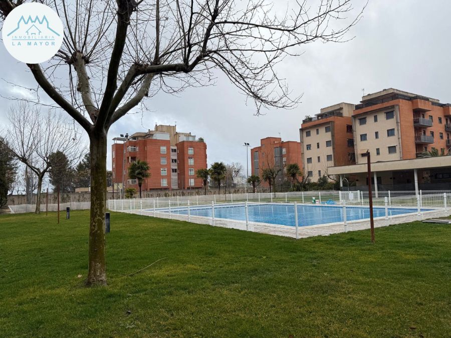 Swimming pool of Flat for sale in Ciudad Real Capital  with Air Conditioner, Heating and Private garden