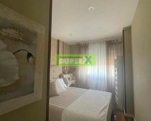 Dormitori de Pis de lloguer en Pontevedra Capital  amb Calefacció, Parquet i Moblat