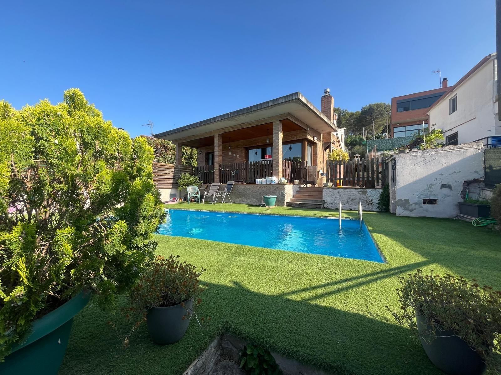Piscina de Casa o xalet en venda en La Pobla de Claramunt amb Calefacció, Jardí privat i Parquet