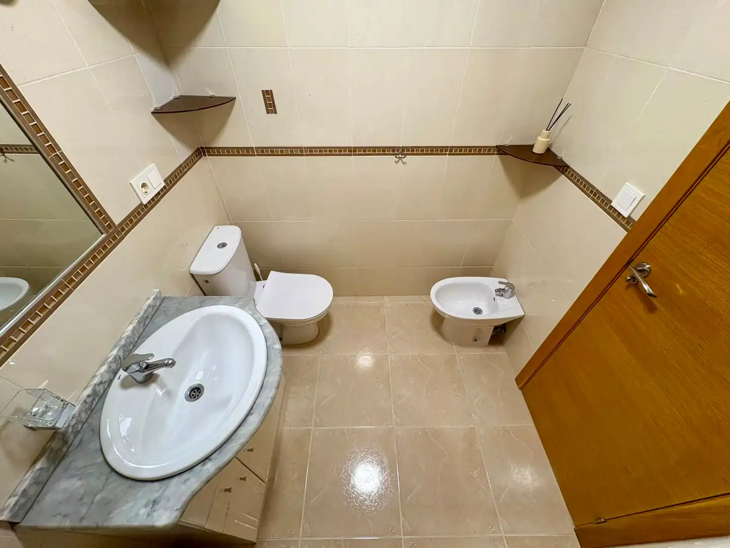 Badezimmer von Wohnungen zum Verkauf in Guardamar del Segura mit Klimaanlage, Heizung und Terrasse