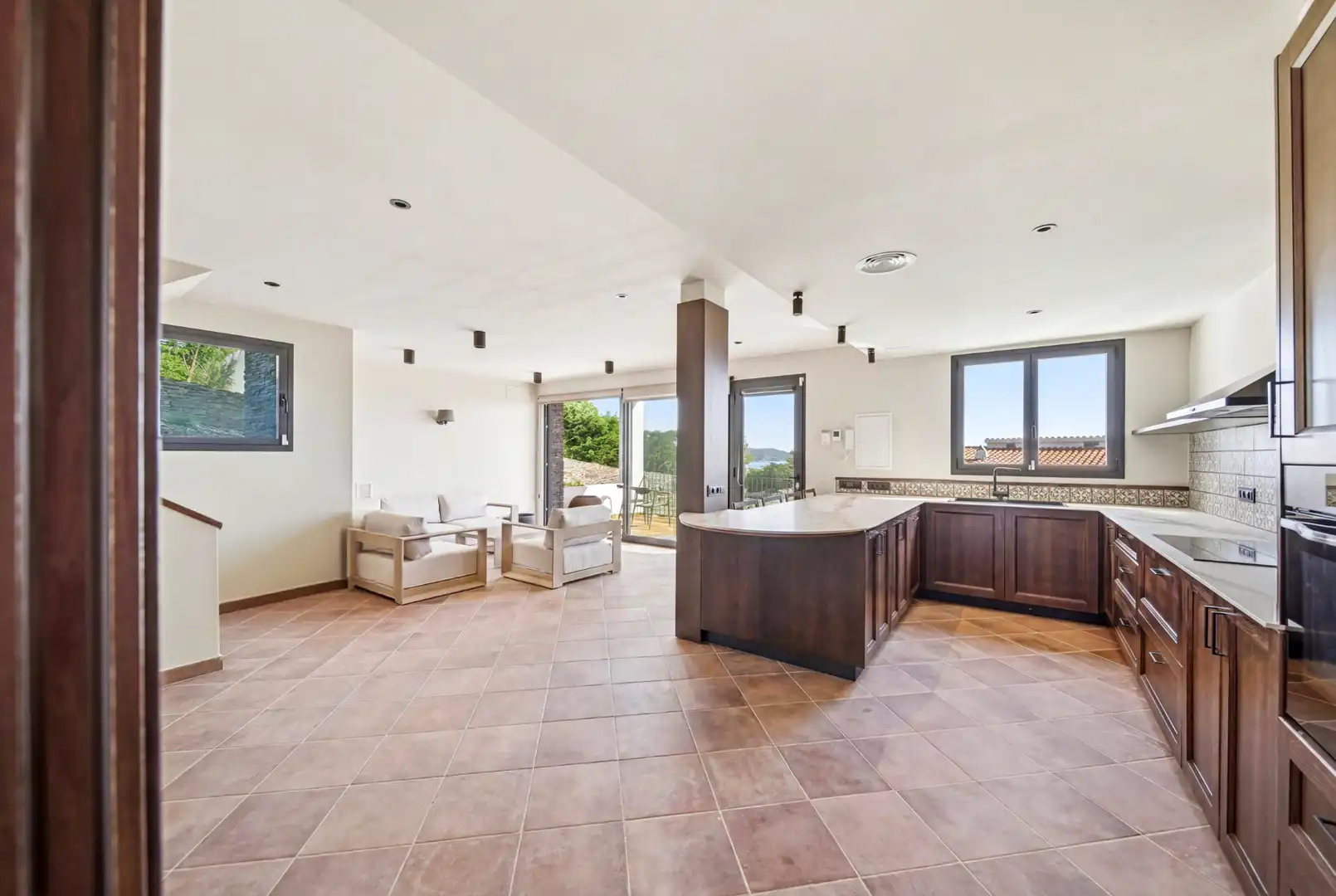Küche von Einfamilien-Reihenhaus zum Verkauf in Cadaqués mit Privatgarten, Terrasse und Schwimmbad