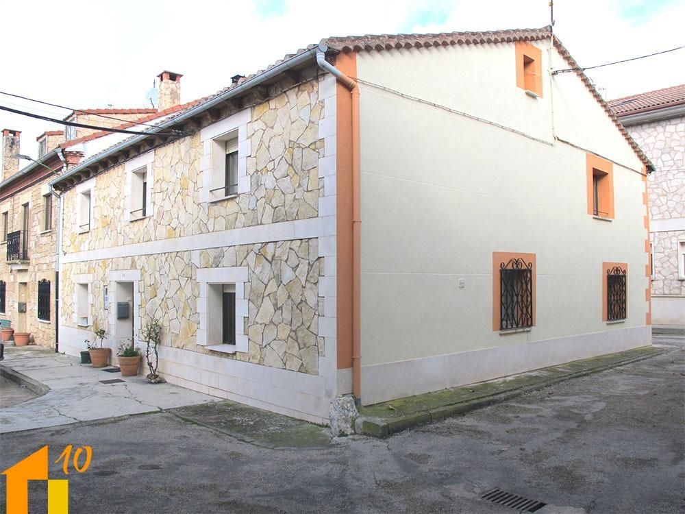 Vista exterior de Casa o xalet en venda en Burgos Capital amb Traster