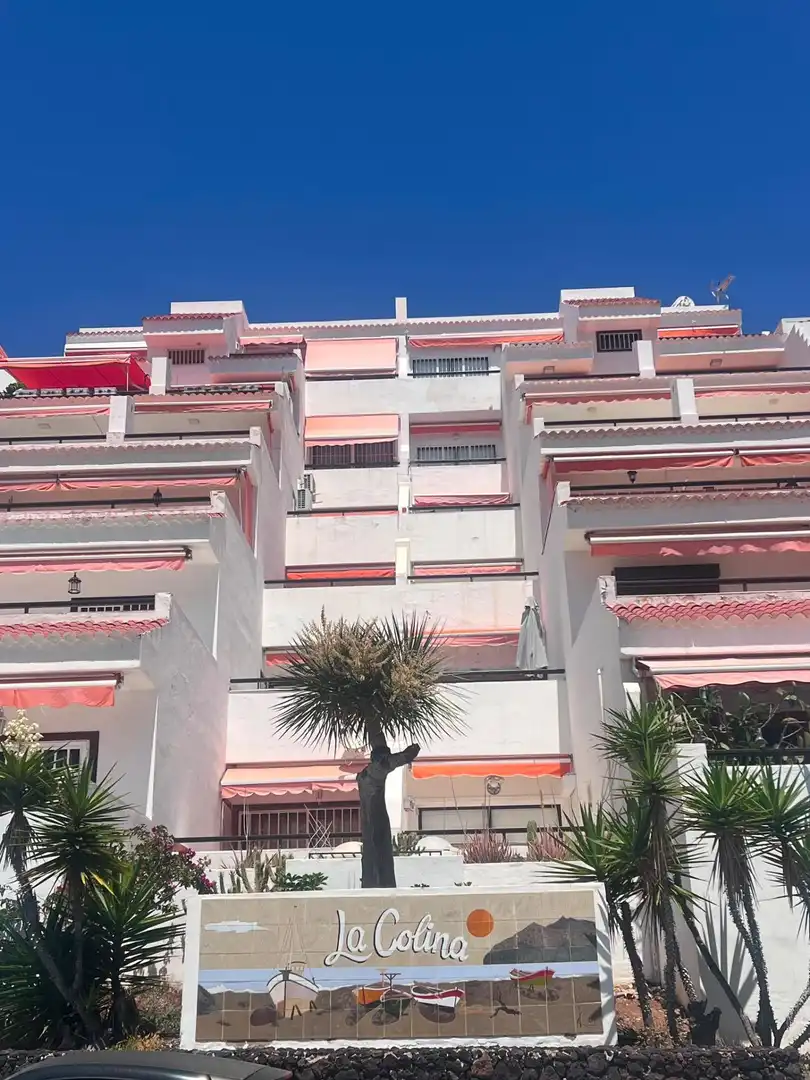 Vista exterior de Apartamento en venta en Arona con Terraza, Amueblado y Piscina comunitaria