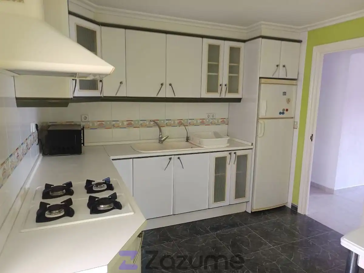 Küche von Wohnung zur Miete in Valencia mit Möbliert, Ofen und Waschmaschine