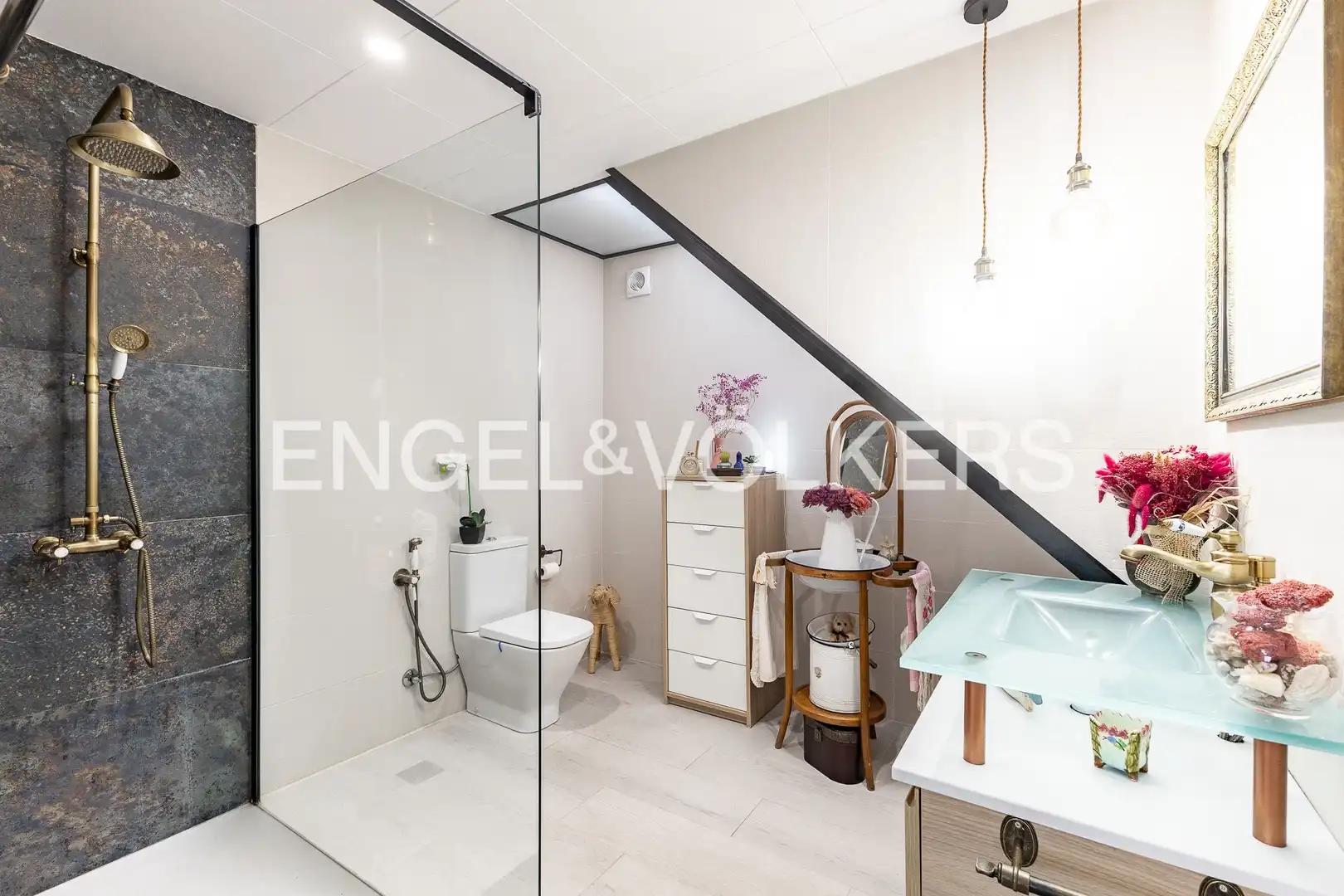 Badezimmer von Dachboden zum Verkauf in Palafolls mit Klimaanlage, Heizung und Parkett