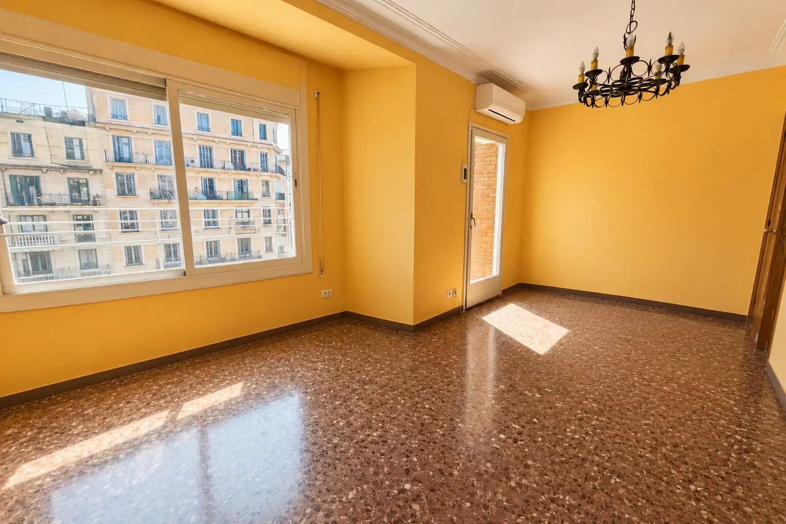 Sala de estar de Piso en venta en Barcelona con Aire acondicionado y Balcón