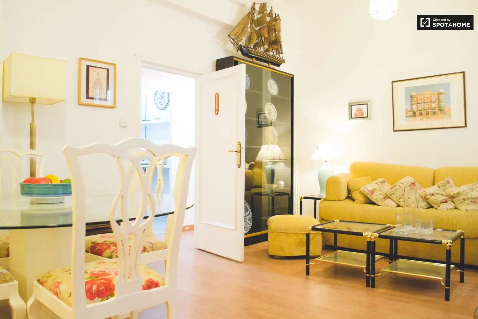 Sala de estar de Apartamento para compartir en  Madrid Capital con Aire acondicionado, Calefacción y Terraza