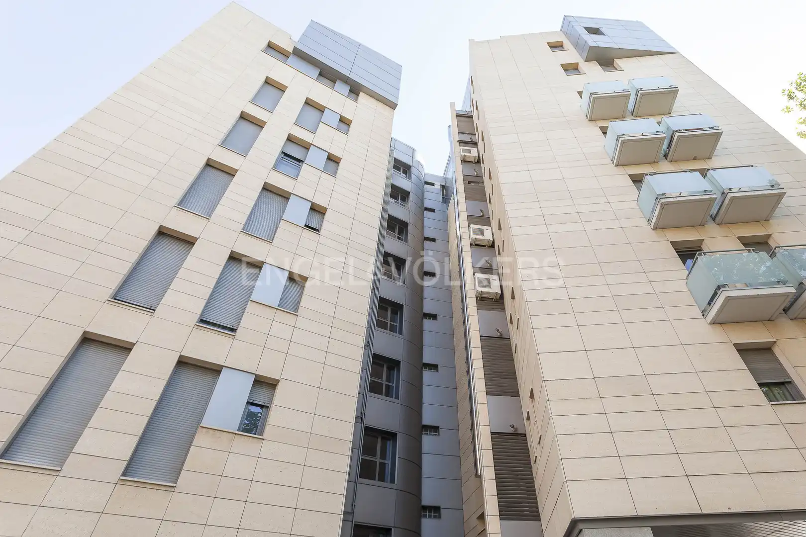 Vista exterior de Ático en venta en Madrid con Calefacción y Terraza