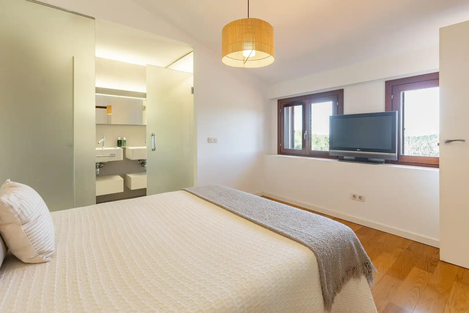 Habitación de Casa adosada en venta en Enguera con Calefacción, Terraza y Trastero