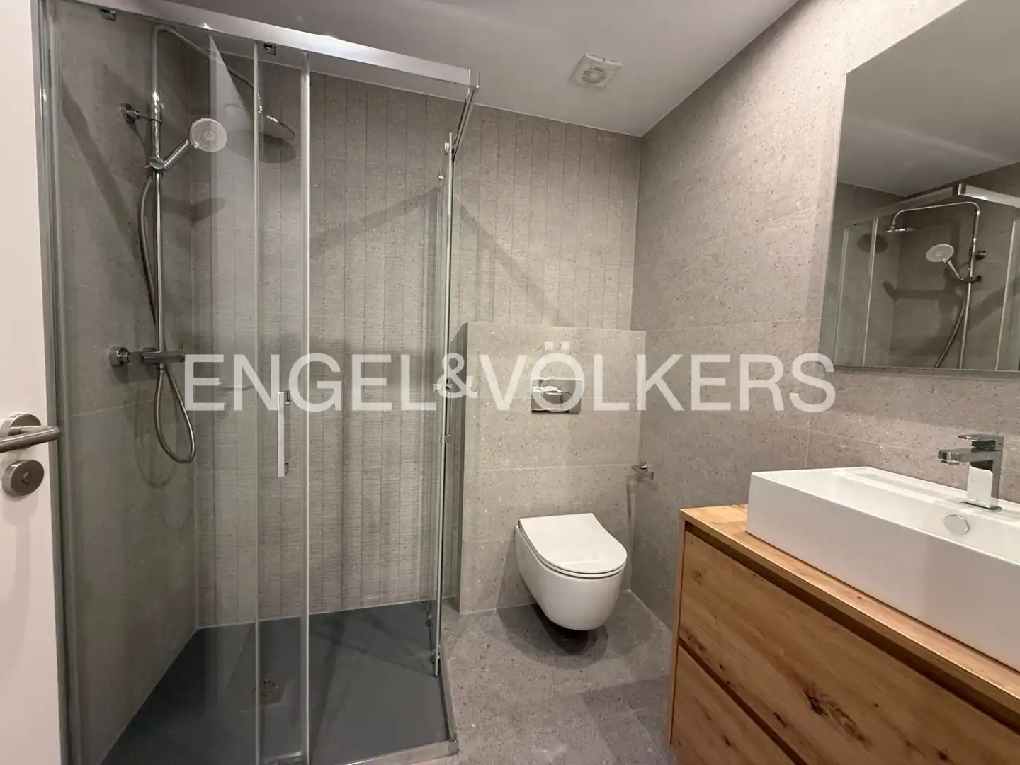 Baño de Piso de alquiler en Andorra la Vella con Calefacción, Parquet y Terraza