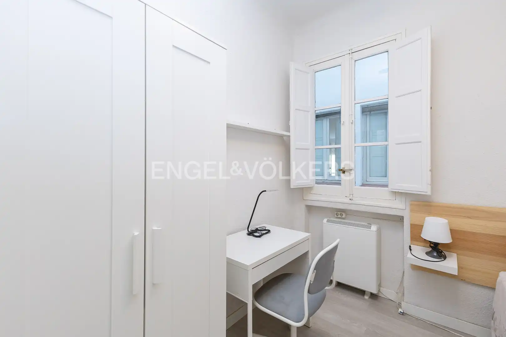 Schlafzimmer von Wohnung zur Miete in Madrid mit Heizung, Parkett und Möbliert